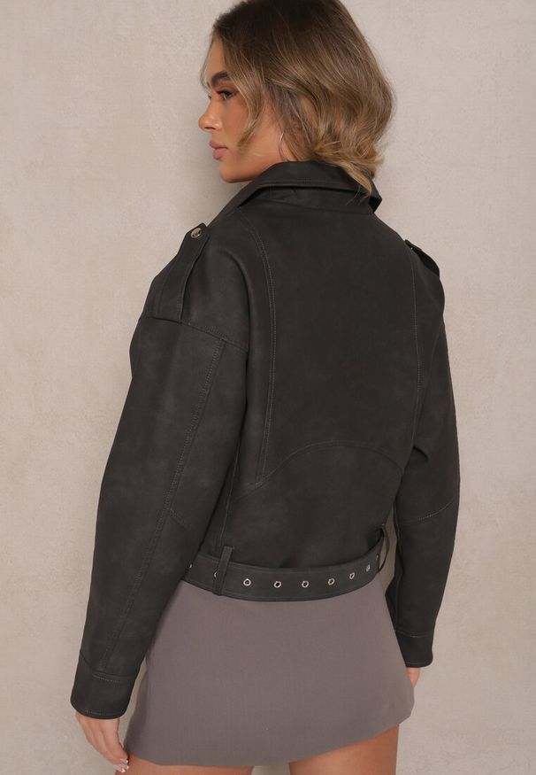 Renee - Czarna Krótka Kurtka w Stylu Ramoneski z Paskiem Sesariella. Okazja: na co dzień. Kolor: czarny. Materiał: jeans. Długość: krótkie. Styl: elegancki, casual