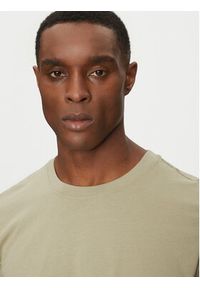 Calvin Klein Jeans T-Shirt J30J323482 Beżowy Regular Fit. Kolor: beżowy. Materiał: bawełna