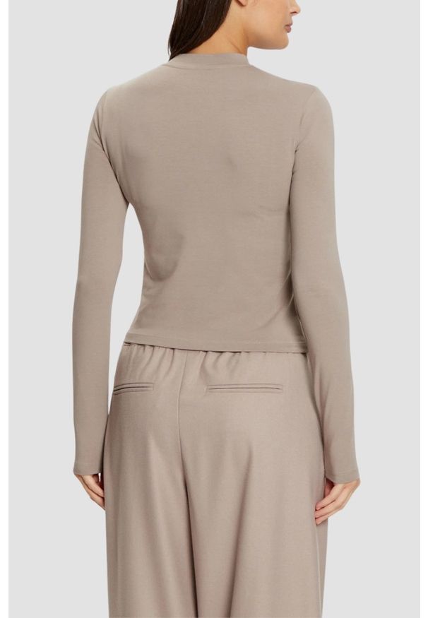 Guess - GUESS Beżowy damski longsleeve Colette Tee. Kolor: beżowy. Długość rękawa: długi rękaw