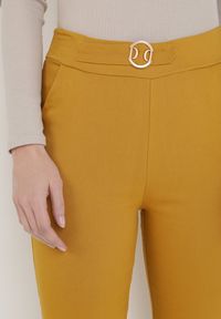 Born2be - Żółte Spodnie Skinny Aeliyah. Kolor: żółty. Materiał: polar. Długość: długie. Wzór: aplikacja #2