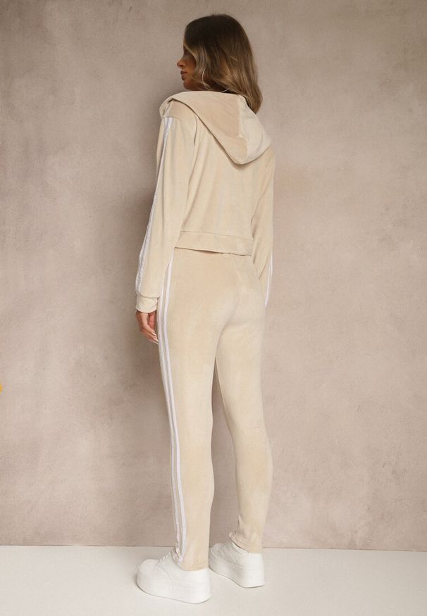 Renee - Beżowy 2-Częściowy Komplet Dresowy z Weluru z Ozdobnymi Lampasami Bluza i Spodnie Anelpe. Kolor: beżowy. Materiał: welur, dresówka