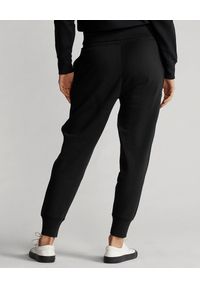 Ralph Lauren - RALPH LAUREN - Spodnie dresowe z lampasami. Kolor: czarny. Materiał: dresówka. Wzór: haft #5