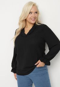 Born2be - Czarna Bluzka w Stylu Retro z Falbankami i Kołnierzykiem z Wiązaniem Abelivia. Okazja: na co dzień. Typ kołnierza: kołnierz z falbankami. Kolekcja: plus size. Kolor: czarny. Materiał: jeans. Długość rękawa: długi rękaw. Długość: długie. Styl: retro #6