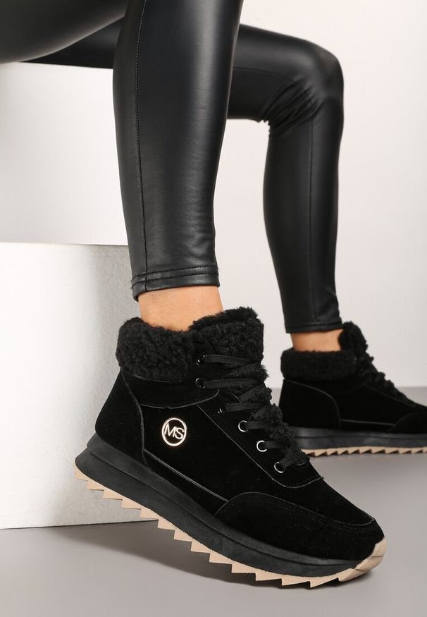 Renee - Czarne Sneakersy z Ekozamszu z Futrzaną Wyściółką Etaylla. Okazja: na co dzień. Kolor: czarny. Materiał: futro. Sezon: zima, jesień. Obcas: na obcasie