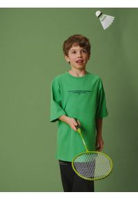4f - 4F T-shirt loose z nadrukiem chłopięcy - zielony 146/152 (10-12 lat). Okazja: na co dzień. Kolor: zielony. Materiał: dzianina, bawełna. Wzór: nadruk. Sezon: lato. Styl: casual #2