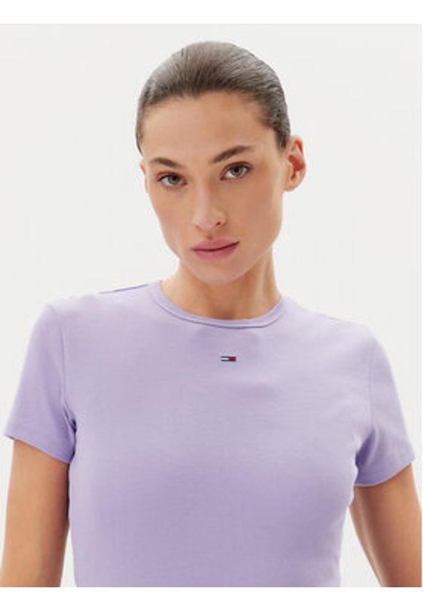 Tommy Jeans T-Shirt Essential DW0DW17383 Fioletowy Slim Fit. Kolor: fioletowy. Materiał: bawełna