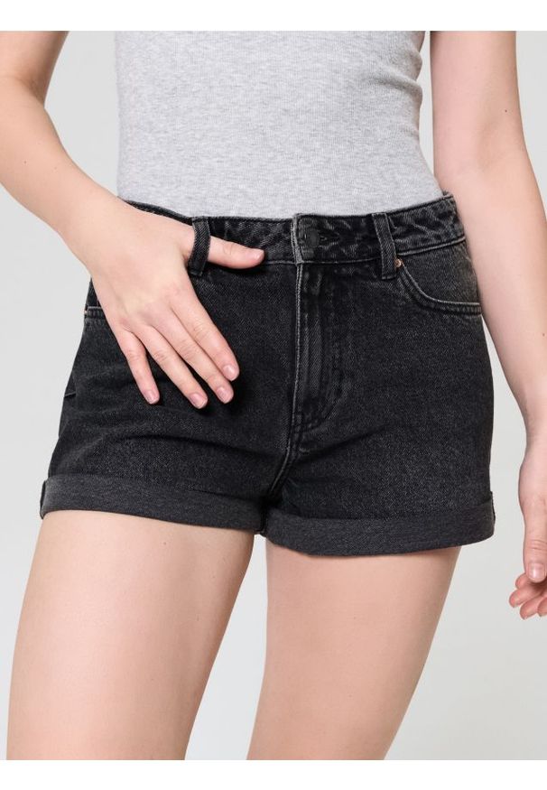 Sinsay - Szorty jeansowe mom high waist - czarny. Stan: podwyższony. Kolor: czarny. Materiał: jeans