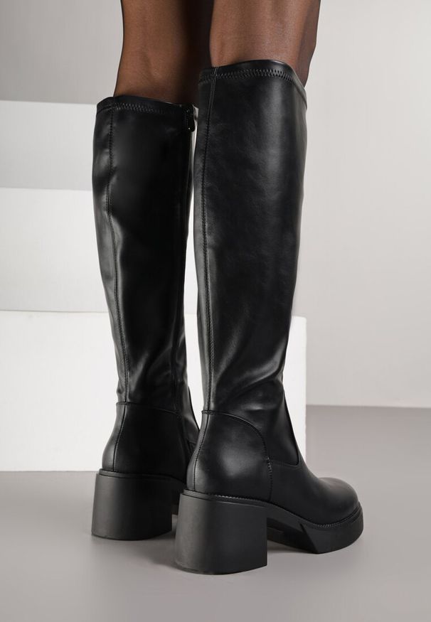 Renee - Czarne Kozaki Przed Kolano z Ekoskóry na Słupku Zapinane na Zamek Stallata. Wysokość cholewki: przed kolano. Zapięcie: zamek. Kolor: czarny. Materiał: koronka. Wzór: koronka. Obcas: na słupku. Styl: elegancki. Wysokość obcasa: średni