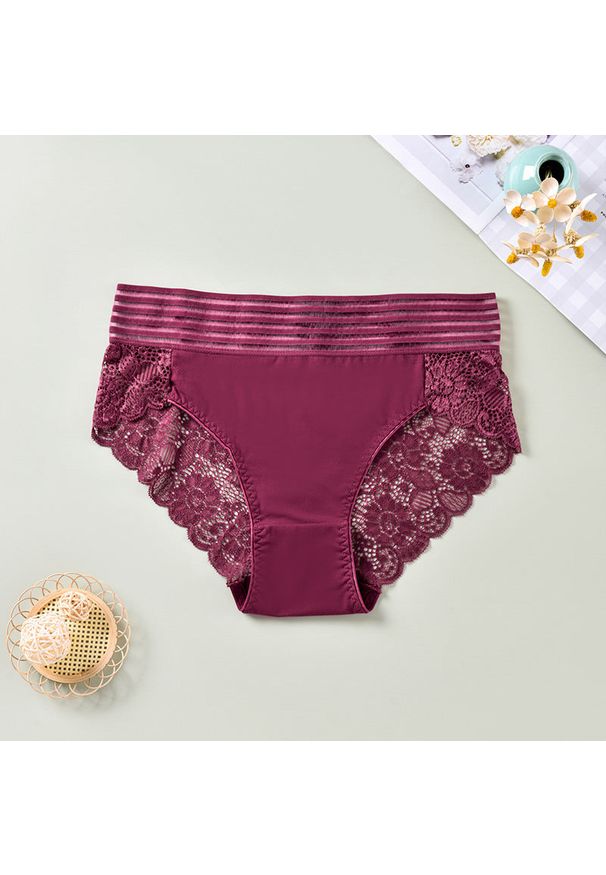 Intica - Koronkowe tangi z ozdobnym pasem na specjalne okazje Kasumi. Kolor: czerwony. Materiał: koronka. Wzór: koronka