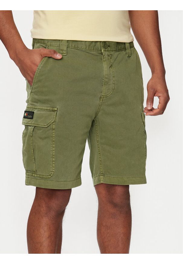 Tommy Jeans Szorty materiałowe Ethan DM0DM18809 Zielony Regular Fit. Kolor: zielony. Materiał: bawełna
