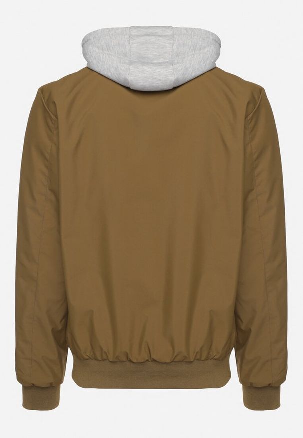 Born2be - Zielona Kurtka Bomberka Zapinana na Napy Wykończona Ściągaczem Nevelisea. Okazja: na co dzień. Kolor: zielony. Materiał: jeans. Styl: casual, elegancki, sportowy