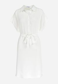 Born2be - Biała Koszulowa Sukienka z Krótkim Rękawem i Wiązaniem w Pasie Mistie. Kolekcja: plus size. Kolor: biały. Materiał: materiał. Długość rękawa: krótki rękaw. Wzór: gładki. Sezon: wiosna, lato. Typ sukienki: koszulowe. Długość: midi #6