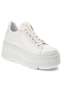 Białe Sneakersy Karino Stylowe Obuwie Damskie Na Platformie. Okazja: na co dzień. Kolor: biały. Materiał: skóra. Obcas: na platformie