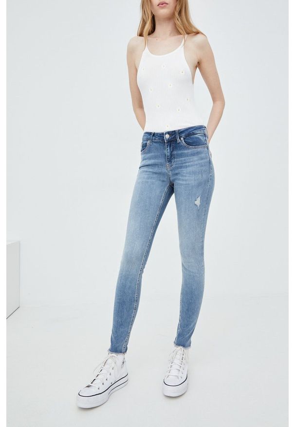 Vero Moda jeansy Peach damskie medium waist. Kolor: niebieski