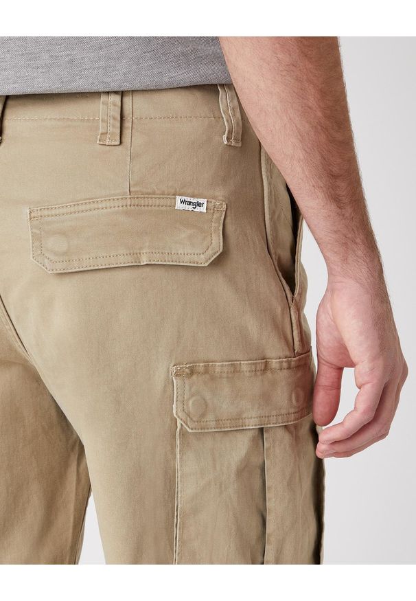 Wrangler - SPODENKI MĘSKIE WRANGLER CASEY CARGO SHORTS SADDLE W1C350327 112127693