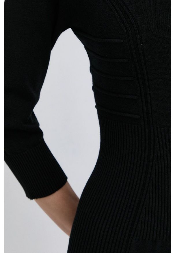 TwinSet - Twinset - Sukienka. Kolor: czarny. Materiał: dzianina. Wzór: gładki. Typ sukienki: dopasowane