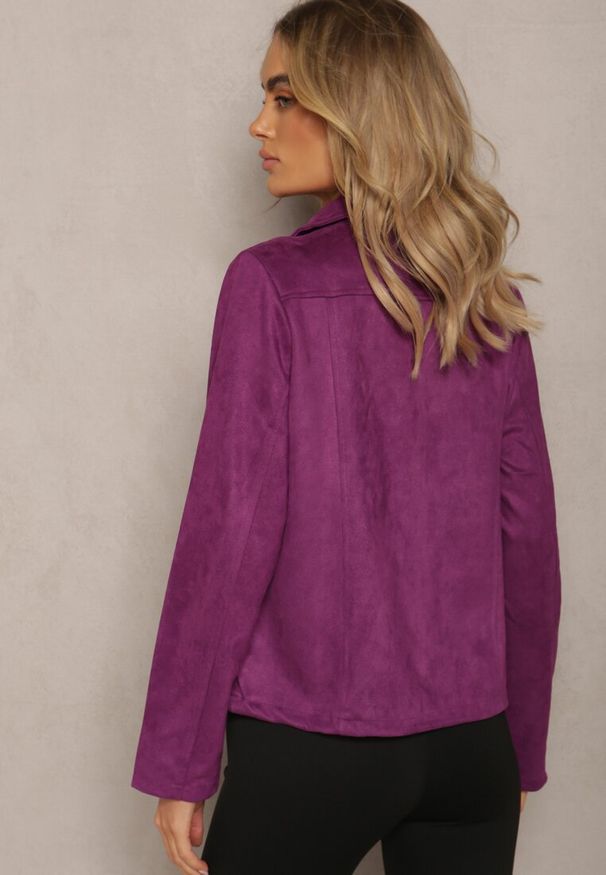 Renee - Fioletowa Asymetryczna Kurtka Ramoneska z Imitacji Zamszu Kmiya. Kolekcja: plus size. Kolor: fioletowy. Materiał: zamsz