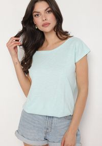 Born2be - Jasnozielony Bawełniany T-shirt w Klasycznym Stylu Raliessa. Okazja: na co dzień. Kolor: zielony. Materiał: bawełna. Sezon: lato, wiosna. Styl: klasyczny #6