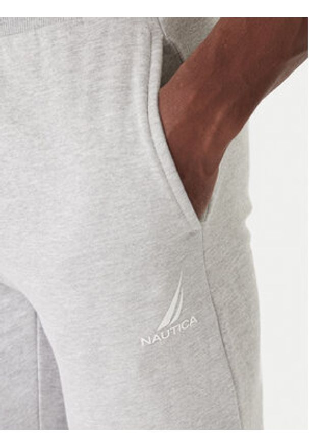Nautica Spodnie dresowe Nampa N1T04063 Szary Regular Fit. Kolor: szary. Materiał: syntetyk, bawełna