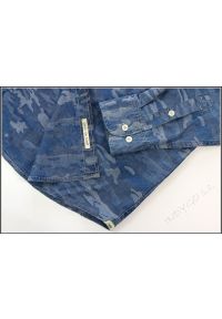 Lee - LEE BUTTON DOWN SHIRT CAMO BLUE MORO L880WAQR. Typ kołnierza: button down. Wzór: moro #7