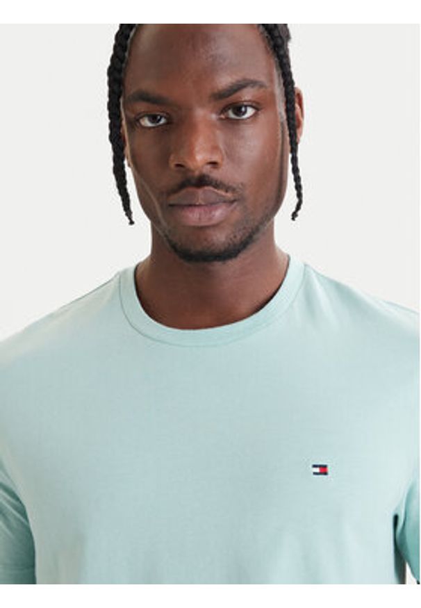 TOMMY HILFIGER - Tommy Hilfiger T-Shirt Ess Seasonal MW0MW39995 Zielony Regular Fit. Kolor: zielony. Materiał: bawełna