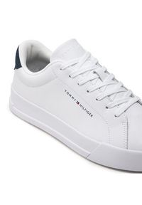 TOMMY HILFIGER - Tommy Hilfiger Sneakersy Th Court Leather Grain Ess FM0FM05297 Biały. Kolor: biały. Materiał: skóra