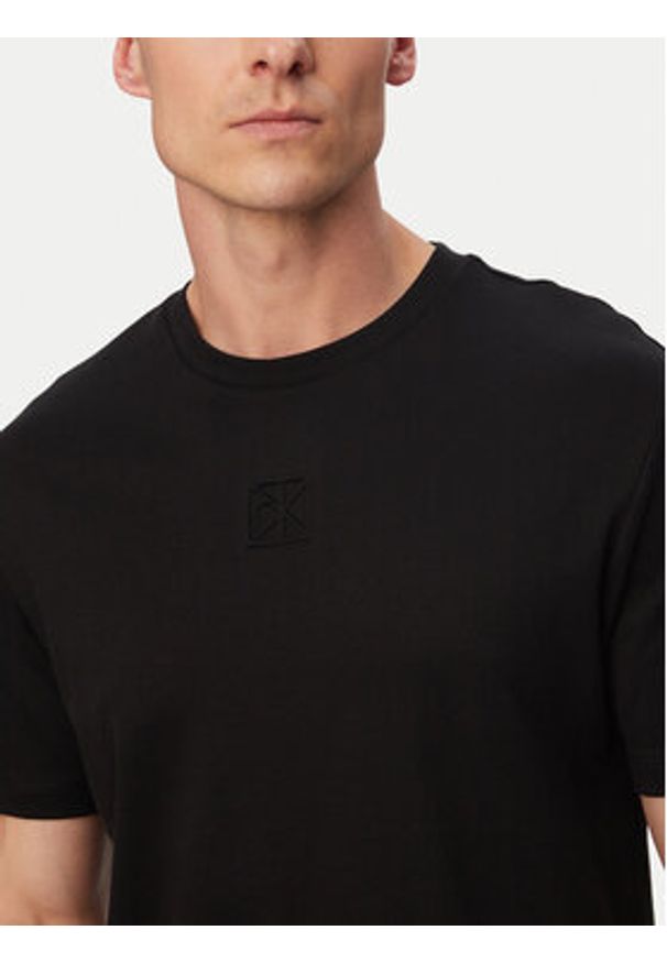 Calvin Klein T-Shirt LV04LF243G Czarny Regular Fit. Kolor: czarny. Materiał: bawełna