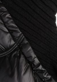 Born2be - Czarna Pikowana Kamizelka z Kapturem i Ściągaczami Timorae. Okazja: na spacer. Typ kołnierza: kaptur. Kolor: czarny. Materiał: jeans #3