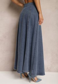 Renee - Granatowa Rozkloszowana Spódnica Jeansowa Maxi z Bawełny z Guzikami Brissa. Okazja: na co dzień. Kolor: niebieski. Materiał: bawełna, jeans. Wzór: aplikacja. Styl: casual #4