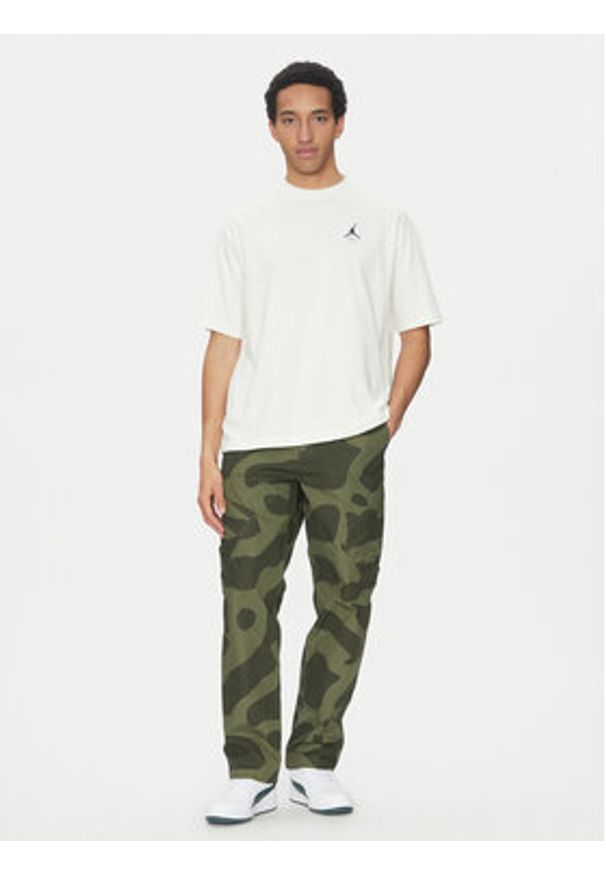 Nike T-Shirt DZ7313 Écru Relaxed Fit. Materiał: bawełna