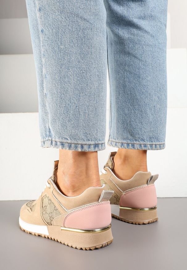 Renee - Beżowo-Różowe Sneakersy Ozdobione Wzorzystymi Wstawkami Halisna. Kolor: beżowy. Materiał: jeans. Wzór: aplikacja