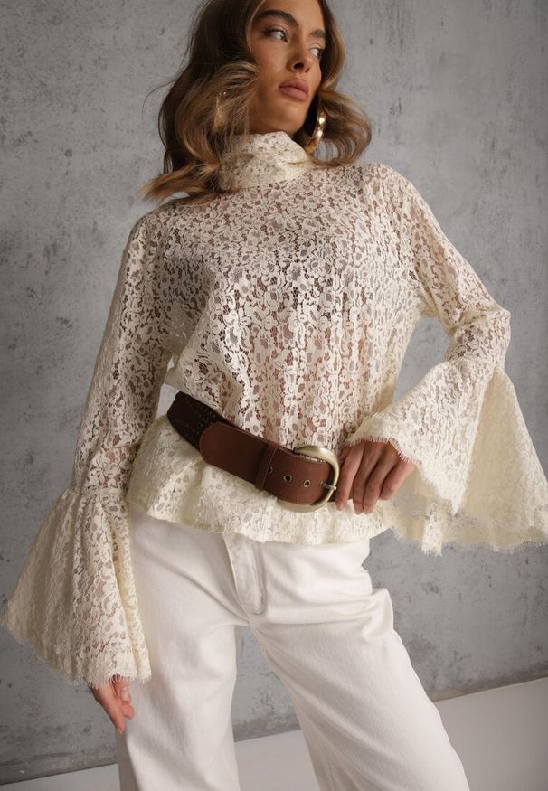 Renee - Beżowa Koronkowa Bluzka Wiskozowa z Bawełną Ozdobiona Wiązaniem Diomopis. Kolor: beżowy. Materiał: wiskoza, bawełna, koronka. Wzór: aplikacja