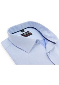 Modini - Błękitna koszula z krótkim rękawem w jodełkę YK10. Kolor: niebieski. Materiał: bawełna, poliester, tkanina. Długość rękawa: krótki rękaw. Długość: krótkie. Wzór: jodełka #1