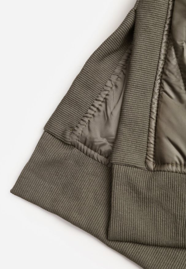 Born2be - Zielona Pikowana Kurtka Przejściowa z Kapturem i Ściągaczami Fesarena. Okazja: na co dzień. Typ kołnierza: kaptur. Kolor: zielony. Materiał: dzianina, jeans. Styl: casual, sportowy