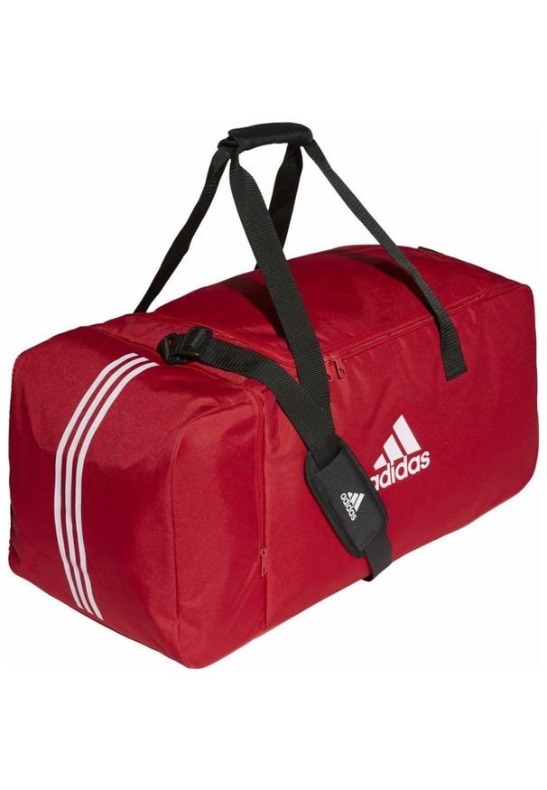 Torba Sportowa Adidas Performance Tiro - Trwała i Elegancka. Kolor: czerwony. Materiał: materiał. Styl: elegancki, sportowy