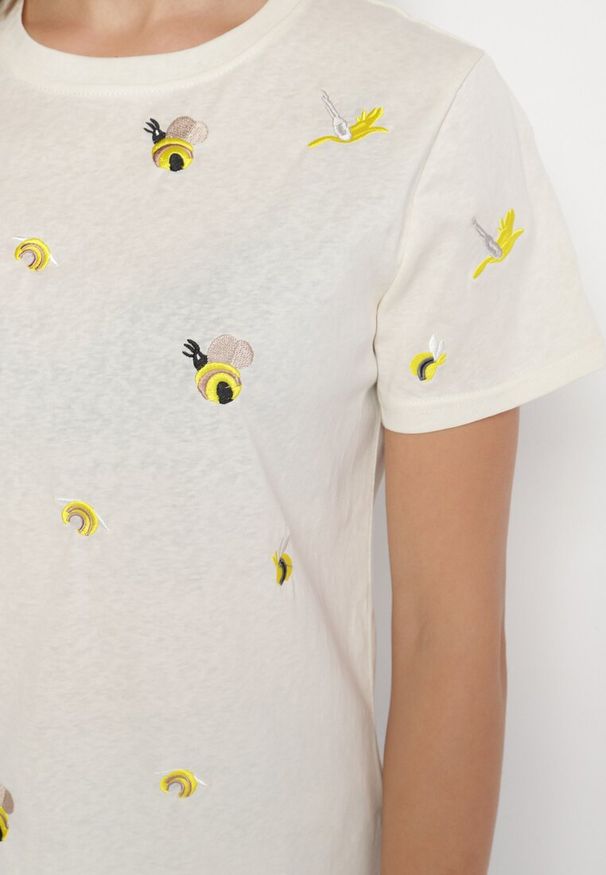 Born2be - Beżowy T-shirt z Bawełny Ozdobiony Haftem Hiraviel. Okazja: na co dzień. Kolor: beżowy. Materiał: bawełna. Wzór: aplikacja, haft. Styl: casual