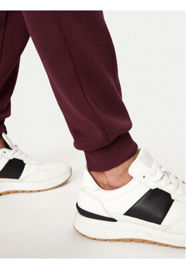 Jack & Jones - Jack&Jones Spodnie dresowe Gordon 12258477 Bordowy Regular Fit. Kolor: czerwony. Materiał: syntetyk, bawełna