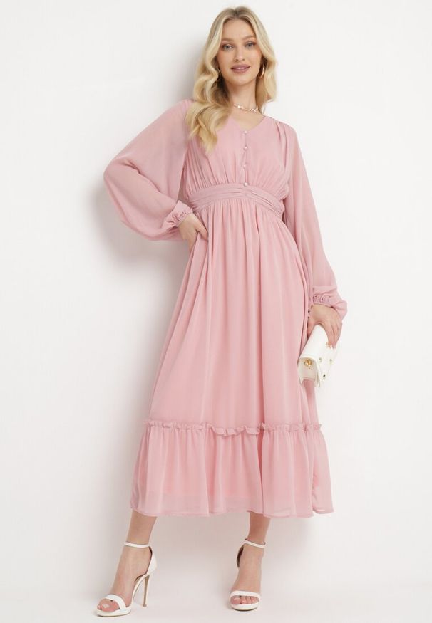 Born2be - Różowa Sukienka Koktajlowa z Bufiastymi Rękawami Falbankami i Ozdobnymi Guzikami Binxa. Typ kołnierza: kołnierz z falbankami. Kolor: różowy. Styl: wizytowy