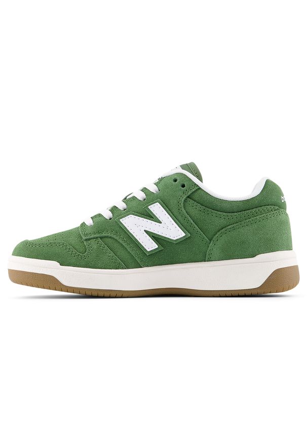 Buty dziecięce New Balance PSB480SA – zielone. Okazja: na uczelnię, na co dzień. Kolor: zielony. Materiał: zamsz. Szerokość cholewki: normalna. Sport: turystyka piesza