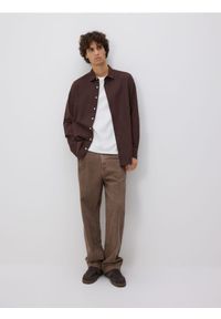 Reserved - Koszula regular z dodatkiem lnu - ciemnobrązowy. Kolor: brązowy. Materiał: len #1