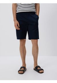 Reserved - Szorty chino regular fit - granatowy. Kolor: niebieski. Materiał: tkanina, bawełna
