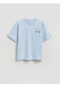 Reserved - T-shirt z nadrukiem na plecach - jasnoniebieski. Kolor: niebieski. Materiał: bawełna. Wzór: nadruk #1