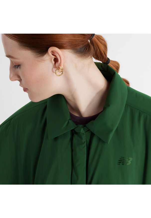 Kurtka damska New Balance WJ43506NWG – zielona. Kolor: zielony. Materiał: nylon. Styl: sportowy