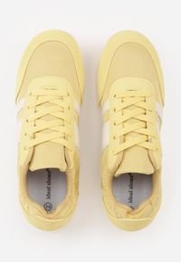 Born2be - Żółte Sneakersy Kultowe Tenisówki z Marszczeniem przy Pięcie Rhodophine. Okazja: na co dzień. Kolor: żółty. Materiał: jeans. Szerokość cholewki: normalna. Wzór: gładki #8