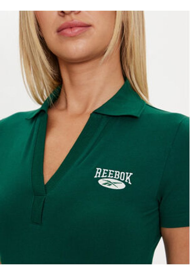 Reebok Sukienka codzienna Cl Ae V Polo Dress 100076246 Zielony Regular Fit. Okazja: na co dzień. Typ kołnierza: polo. Kolor: zielony. Materiał: bawełna. Typ sukienki: proste. Styl: casual