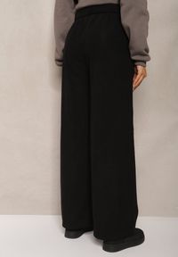 Renee - Czarne Spodnie Sztruksowe o Szerokim Kroju High Waist z Paskiem Valoma. Okazja: na co dzień. Stan: podwyższony. Kolor: czarny. Materiał: sztruks. Styl: elegancki, retro, casual #5