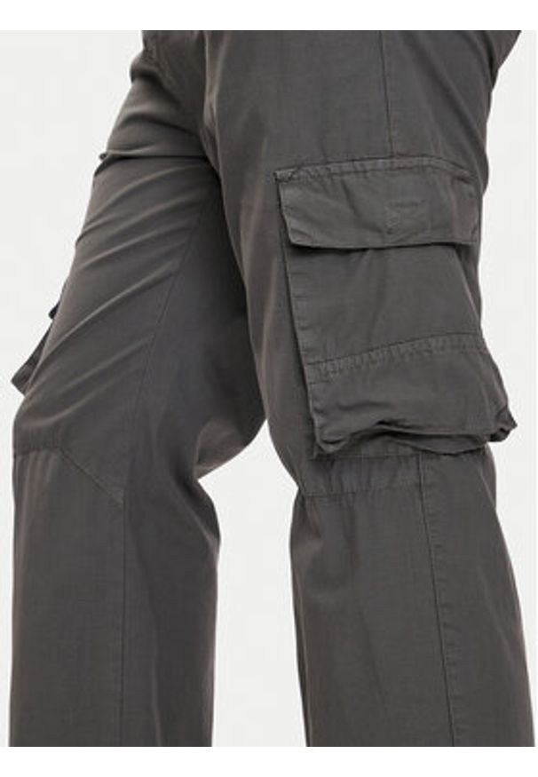 Brave Soul Joggery MTR-EVANDERGRY Szary Relaxed Fit. Kolor: szary. Materiał: bawełna