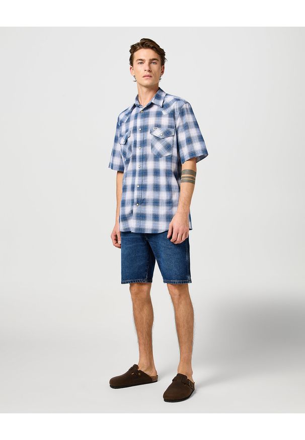 Wrangler - WRANGLER MĘSKIE SPODENKI JEANSOWE WRANGLER TEXAS SHORTS MEADOW HAZE 112362506