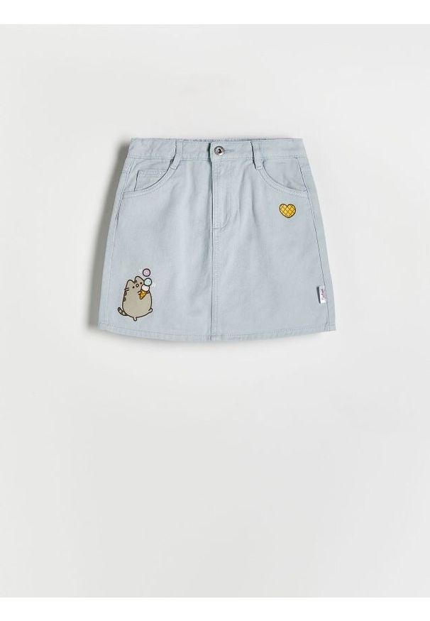 Reserved - Jeansowa spódnica Pusheen - jasnoniebieski. Kolor: niebieski. Materiał: jeans