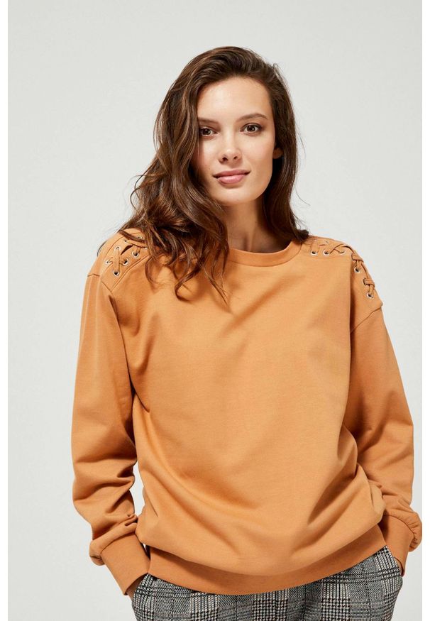 MOODO - Bluza oversize. Typ kołnierza: bez kaptura. Materiał: bawełna, poliester. Długość rękawa: długi rękaw. Długość: długie. Wzór: gładki